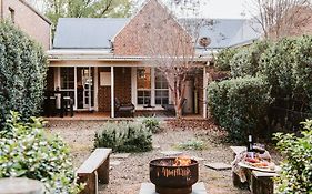 Kareela Cottage - A Charming Country Getaway